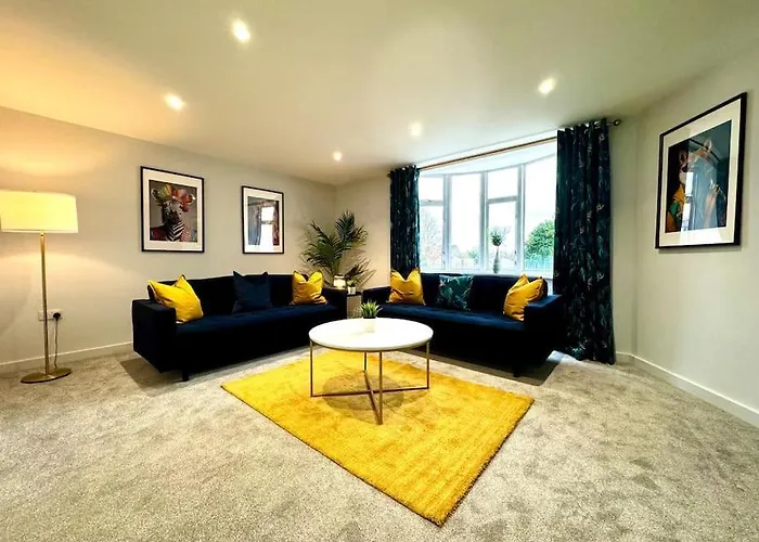 Coastal 3Br Bournemouth Apartment, Prime Location